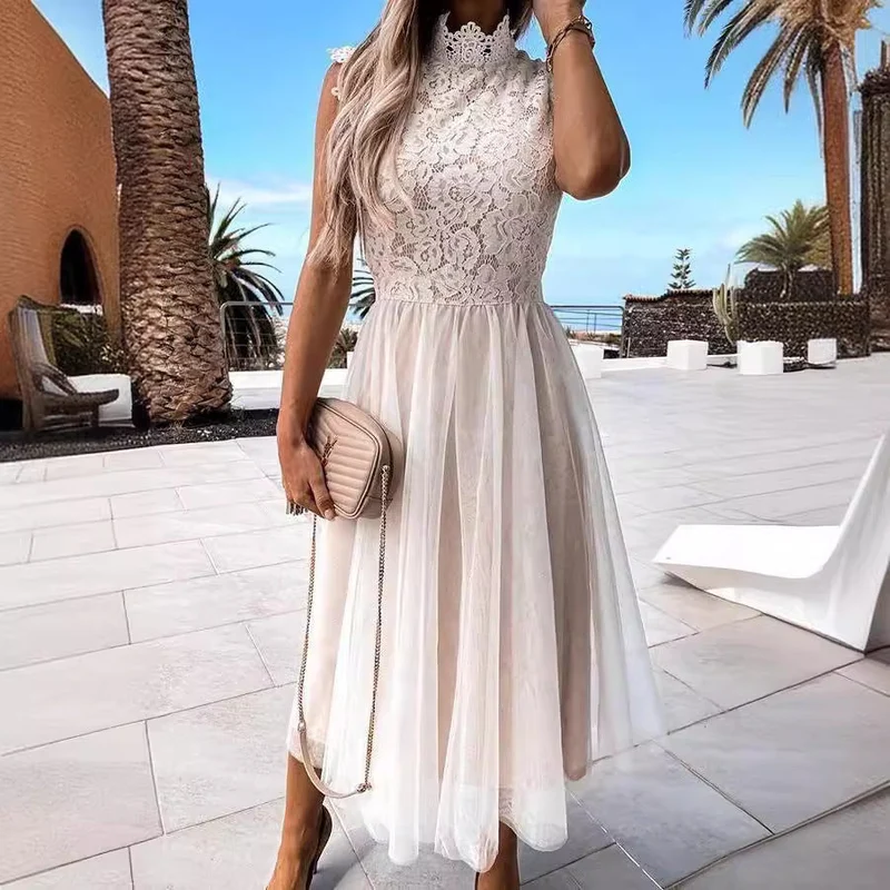 Damen Elegantes Spitzenkleid mit hochgeschlossenem Ausschnitt und transparenter Rockpartie Nord Taschen