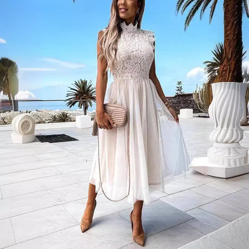 Damen Elegantes Spitzenkleid mit hochgeschlossenem Ausschnitt und transparenter Rockpartie Nord Taschen