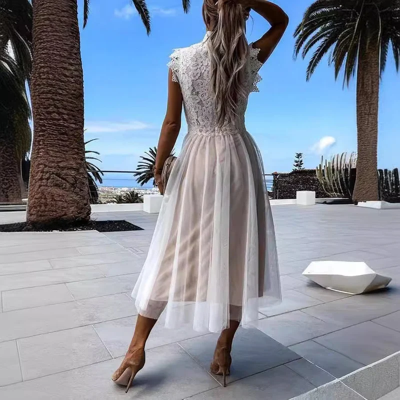 Damen Elegantes Spitzenkleid mit hochgeschlossenem Ausschnitt und transparenter Rockpartie Nord Taschen