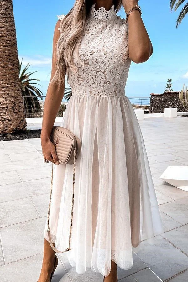 Damen Elegantes Spitzenkleid mit hochgeschlossenem Ausschnitt und transparenter Rockpartie Nord Taschen