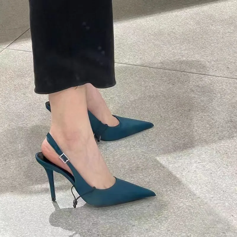 Damen Slingback-Pumps mit spitzem Zehenbereich und elegantem Fersenriemen