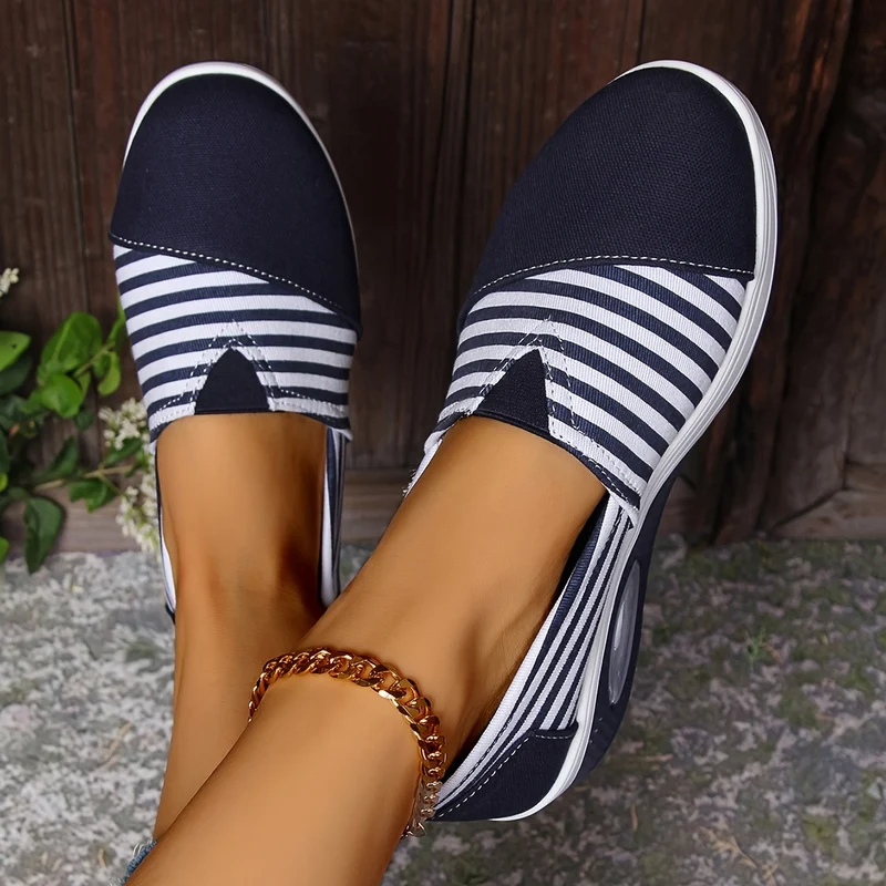 Gestreifte orthopädische Schuhe