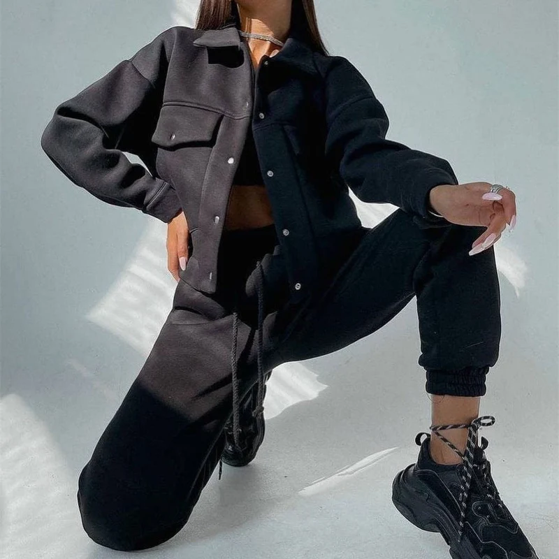 Damen sportliches Freizeit-Set mit trendiger Jacke und bequemen Jogginghosen