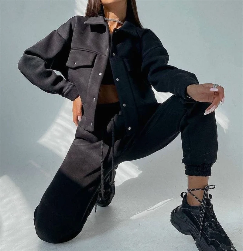 Damen sportliches Freizeit-Set mit trendiger Jacke und bequemen Jogginghosen