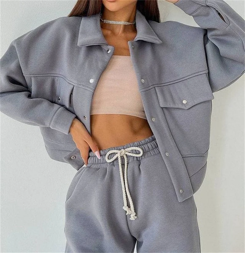 Damen sportliches Freizeit-Set mit trendiger Jacke und bequemen Jogginghosen