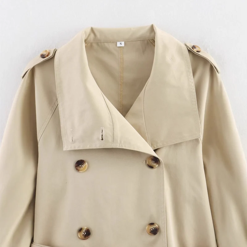 Damen modische Trenchjacke mit einzigartigen Knopfdetails und modernem Gürtel