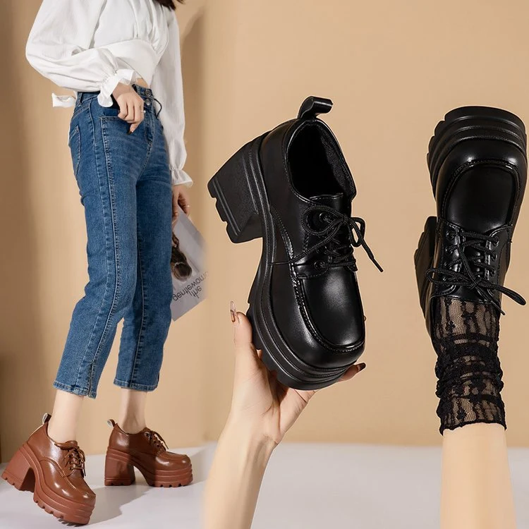 Damen Plateauschuh im angesagten Retro-Stil mit hohem Blockabsatz und robustem Profil Nord Taschen