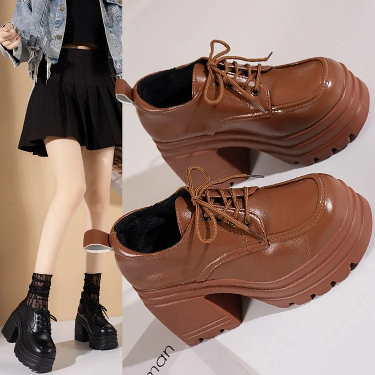 Damen Plateauschuh im angesagten Retro-Stil mit hohem Blockabsatz und robustem Profil Nord Taschen