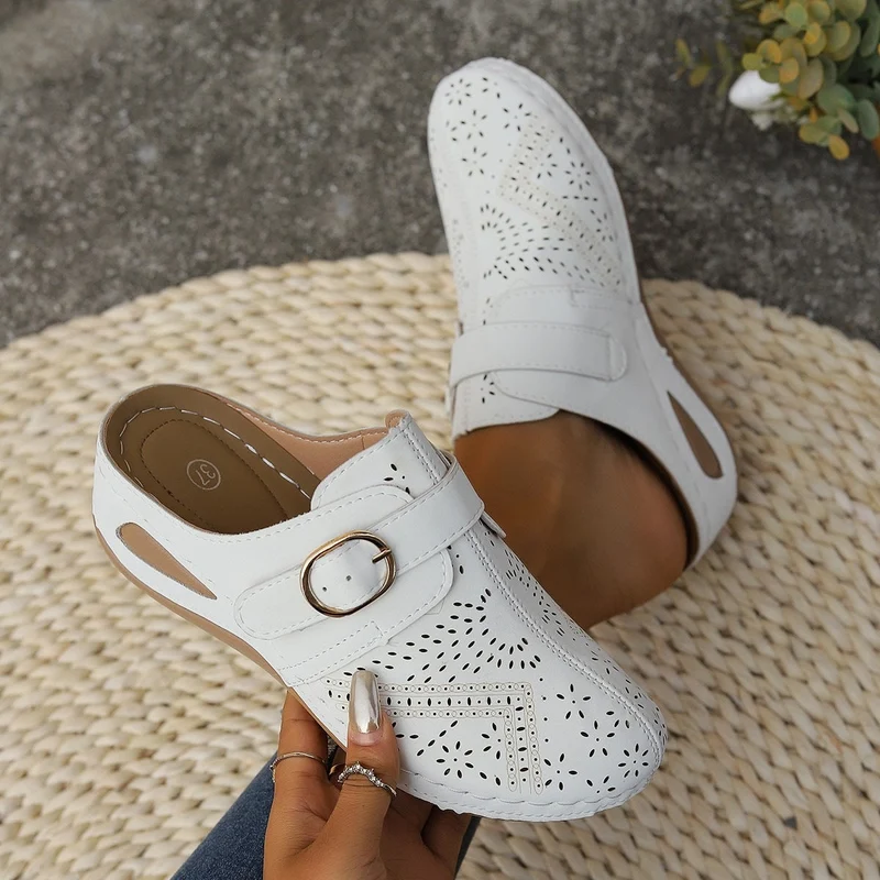 Damen Bequeme Clogs mit perforiertem Leder Nord Taschen