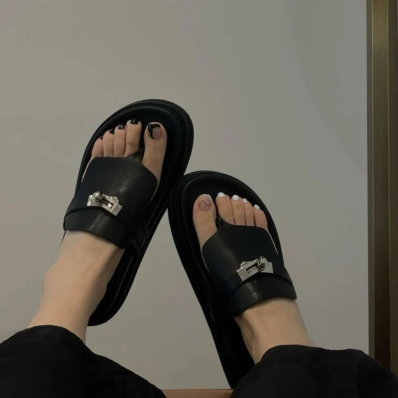 Damen Zehentrenner-Sandalen mit edlem Riemen und rutschfester Sohle