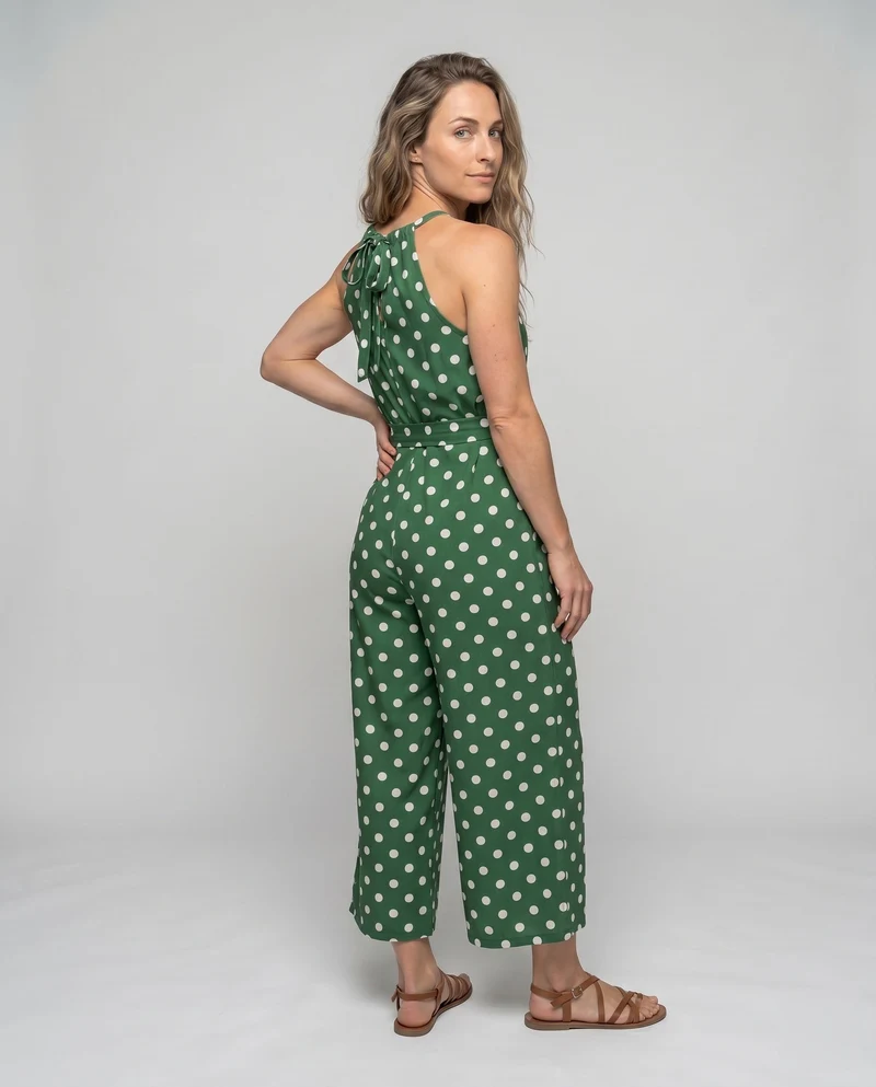 Damen Jumpsuit mit schickem Halterneck und weitem Bein