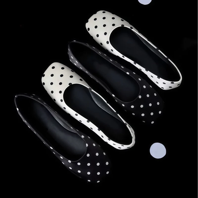 Damen Ballerinas mit quadratischer Zehenform und glänzender Oberfläche