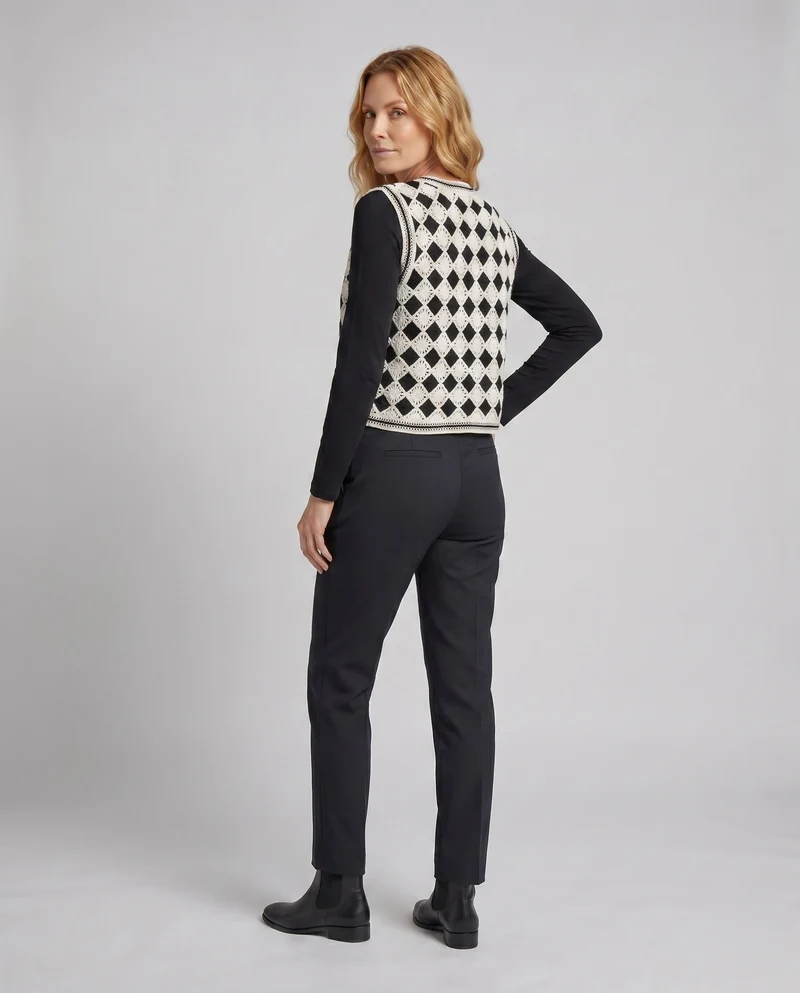 Damen Cropped Häkeloberteil mit buntem Quadratmuster und Knopfleiste
