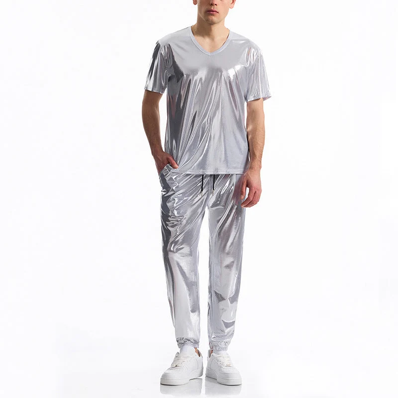Herren Sportliches Set aus glänzendem Material mit V-Ausschnitt