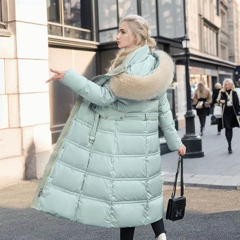 Damen lange Winterjacke mit Pelzmütze und Gürtel