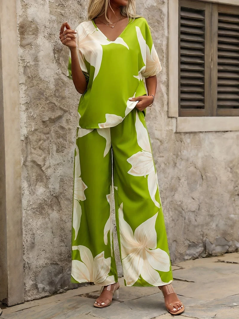 Damen luftiges Ensemble mit fließendem Schnitt und floralem Design
