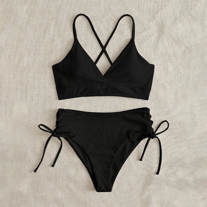 Damen Bikini-Set mit verstellbaren Trägern und raffinierten Schnürdetails