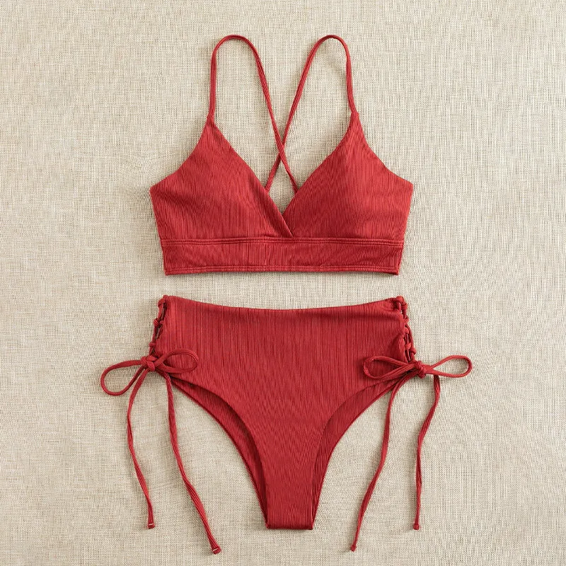 Damen Bikini-Set mit verstellbaren Trägern und raffinierten Schnürdetails