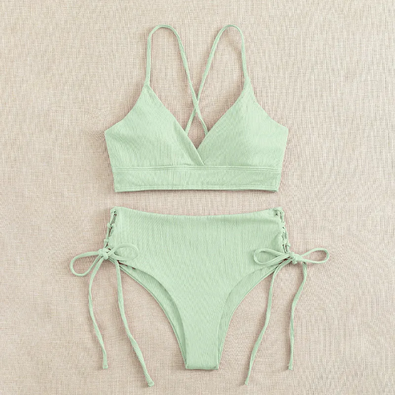 Damen Bikini-Set mit verstellbaren Trägern und raffinierten Schnürdetails