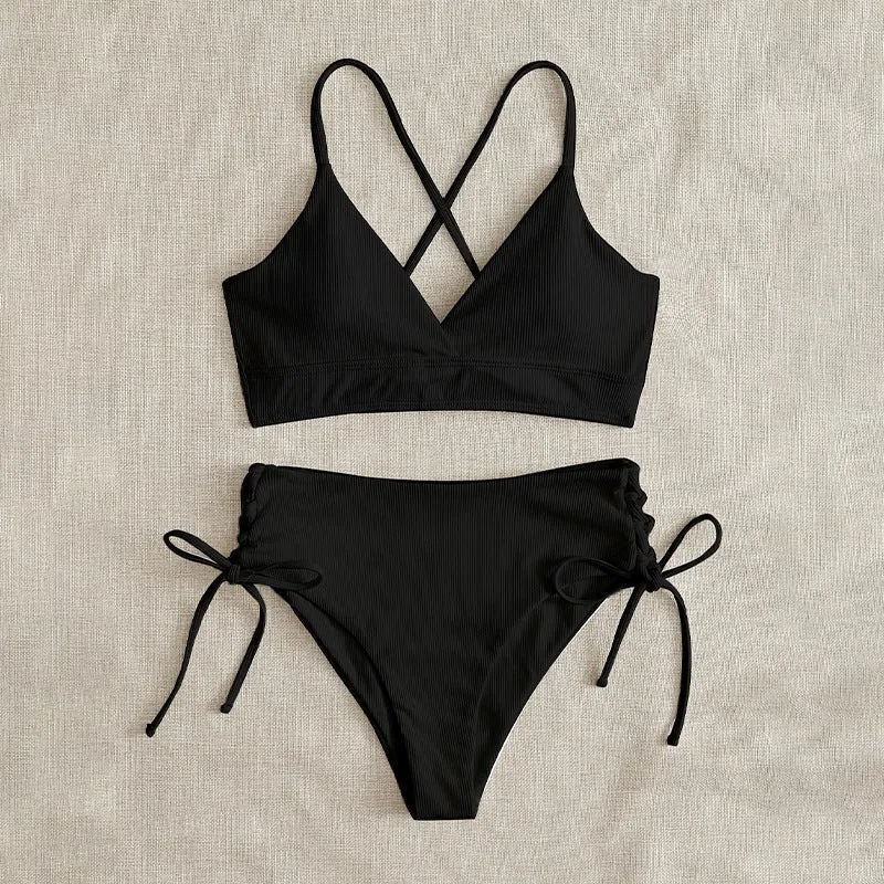Damen Bikini-Set mit verstellbaren Trägern und raffinierten Schnürdetails