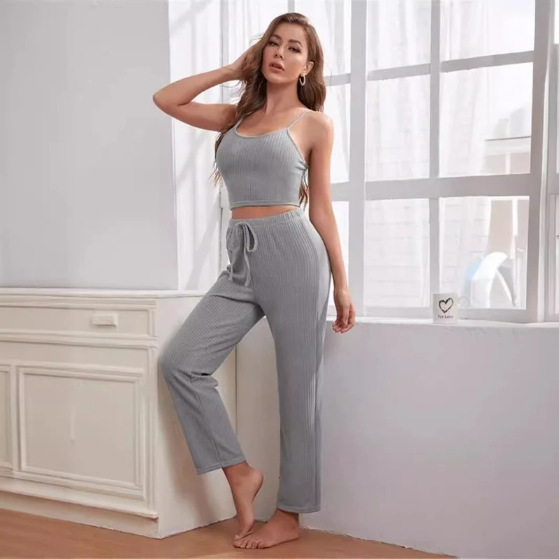 Damen Freizeit-Set mit gestricktem Oberteil und weiten Hosen Nord Taschen
