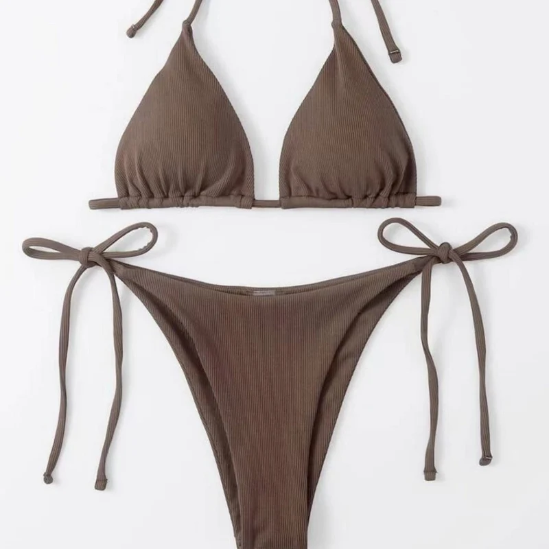 Damen Triangel-Bikini mit verstellbaren Bändern und raffinierten Schnürdetails