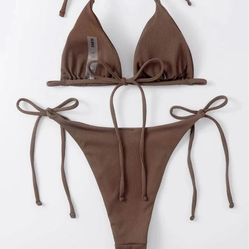 Damen Triangel-Bikini mit verstellbaren Bändern und raffinierten Schnürdetails