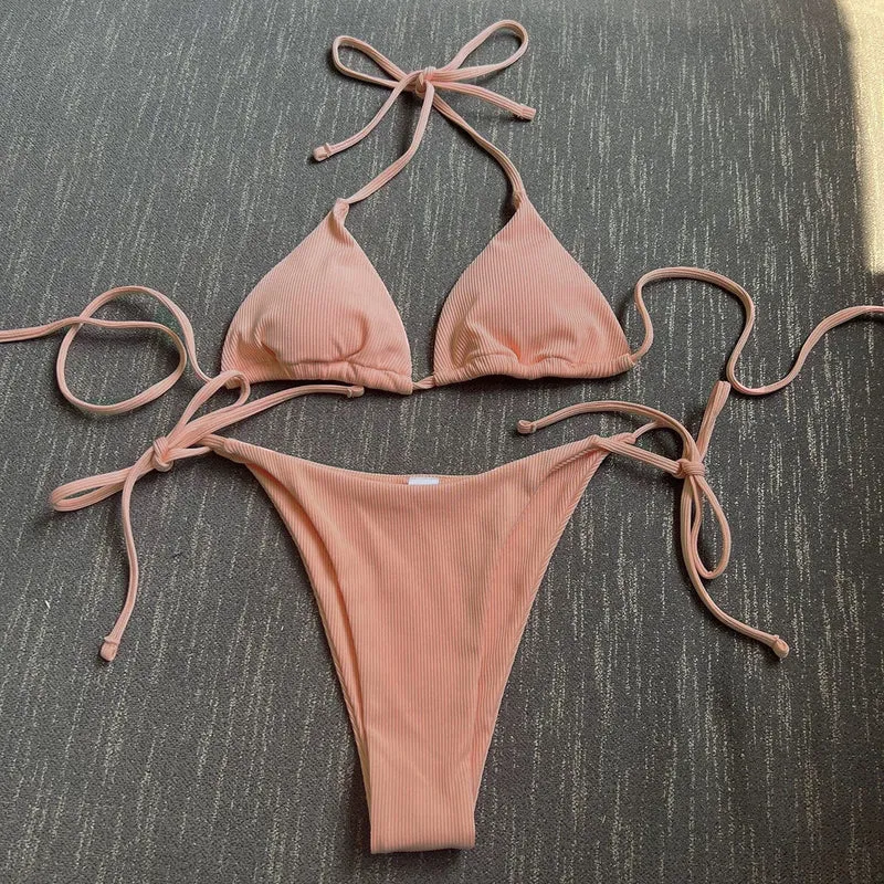 Damen Triangel-Bikini mit verstellbaren Bändern und raffinierten Schnürdetails