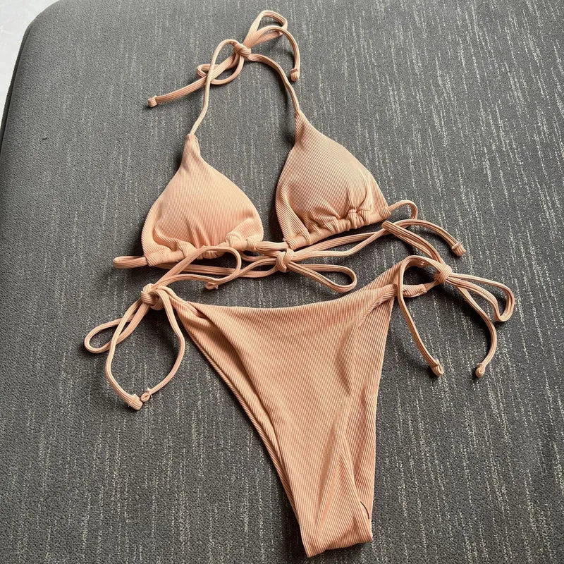 Damen Triangel-Bikini mit verstellbaren Bändern und raffinierten Schnürdetails