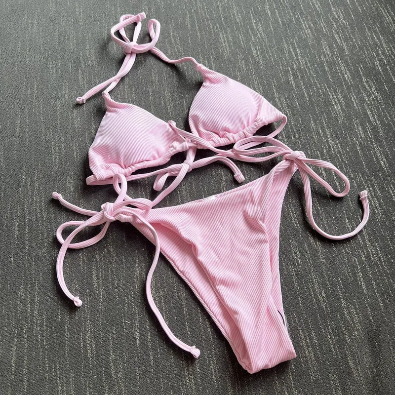 Damen Triangel-Bikini mit verstellbaren Bändern und raffinierten Schnürdetails
