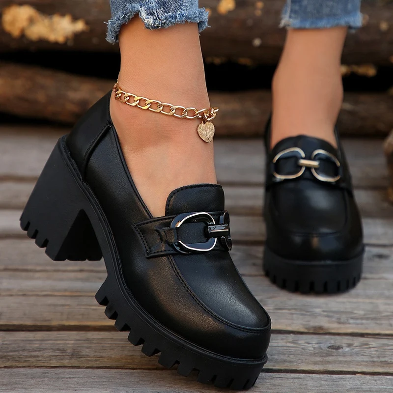 Damen Blockabsatz-Schuhe mit markanter Sohle und modischen Schnallen