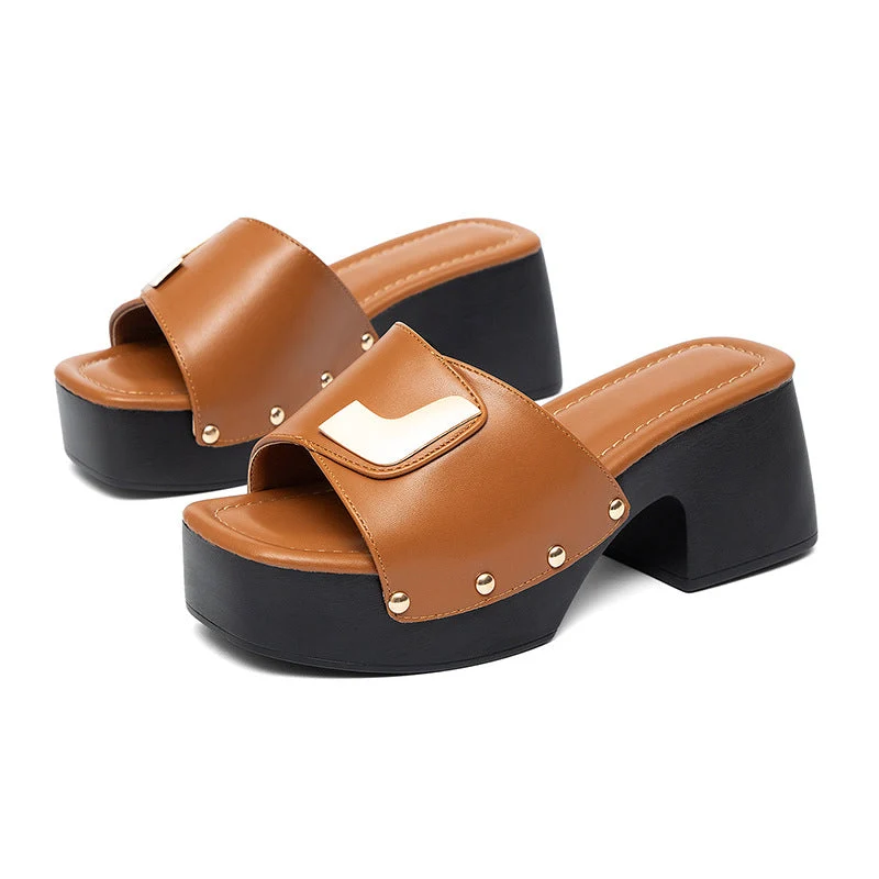Damen modische Mules mit goldfarbener Schnalle und breitem Blockabsatz