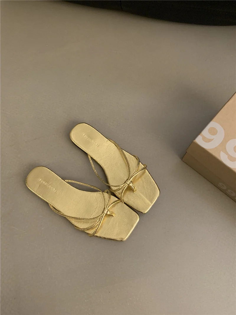 Damen Stylische Riemchen-Sandalen mit quadratischer Zehenpartie und feinem Bindedesign