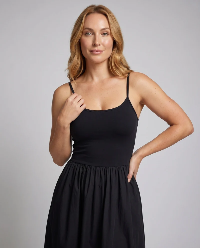 Damen Elegantes Maxikleid mit schwingendem Rock und tiefem Ausschnitt