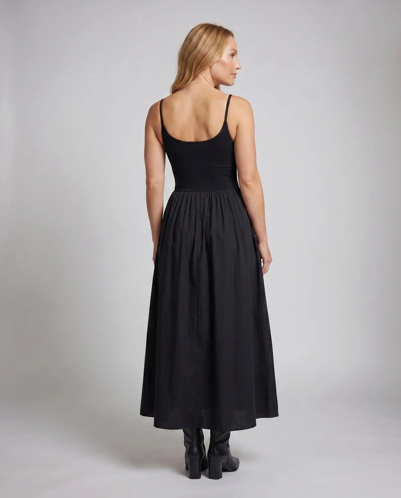 Damen Elegantes Maxikleid mit schwingendem Rock und tiefem Ausschnitt