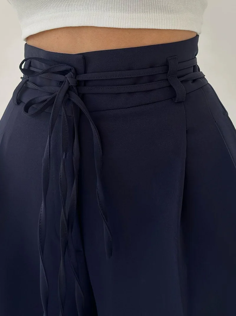 Damenhose mit Hohem Bund und Weitem Bein