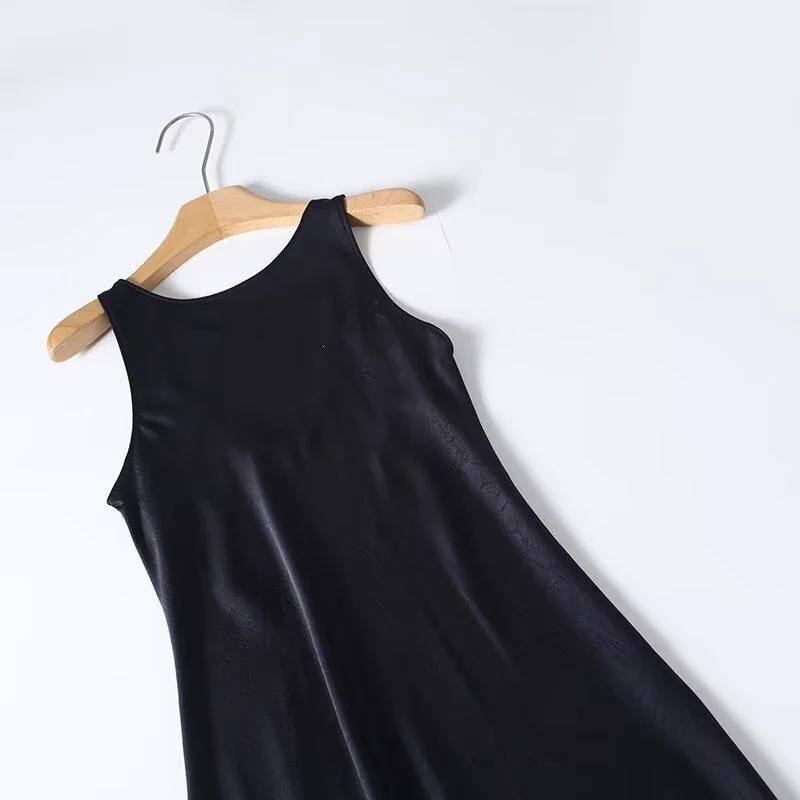 Damen Langes Seidenkleid mit elegantem Rückenausschnitt
