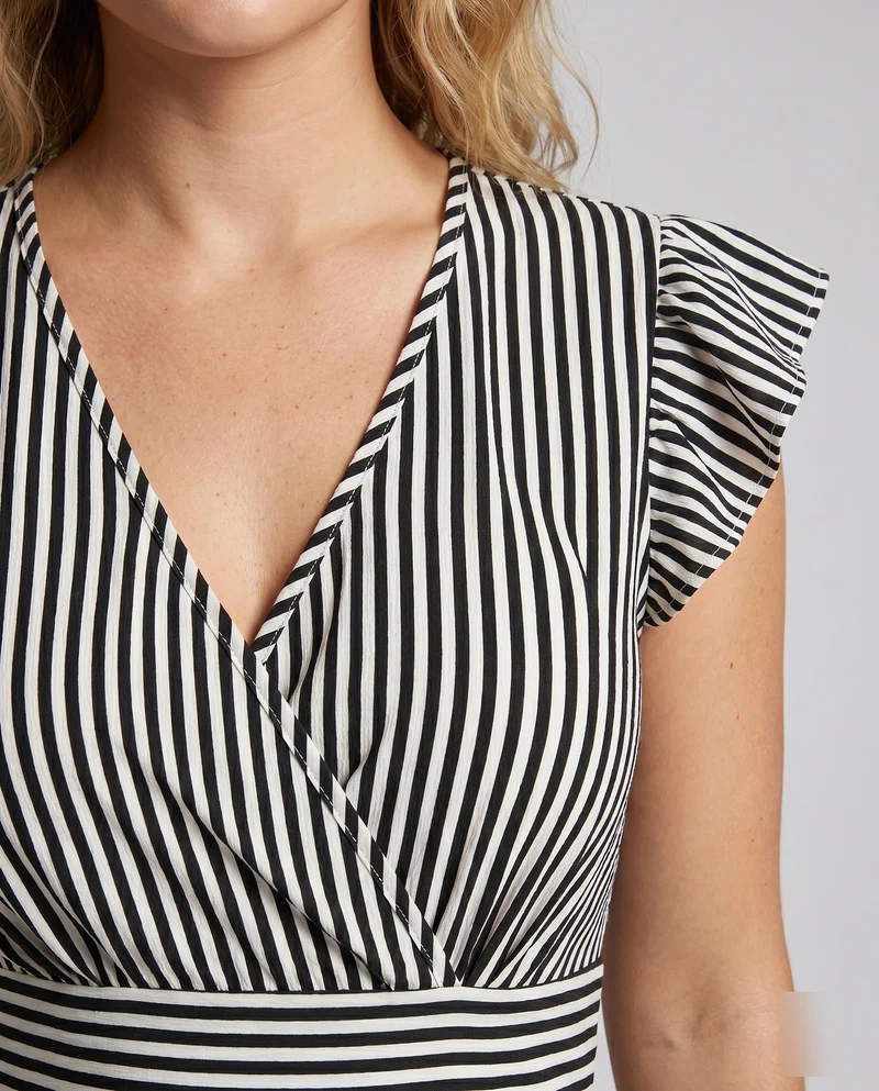 Damen Freizeitkleid mit V-Ausschnitt und Rüschendetails
