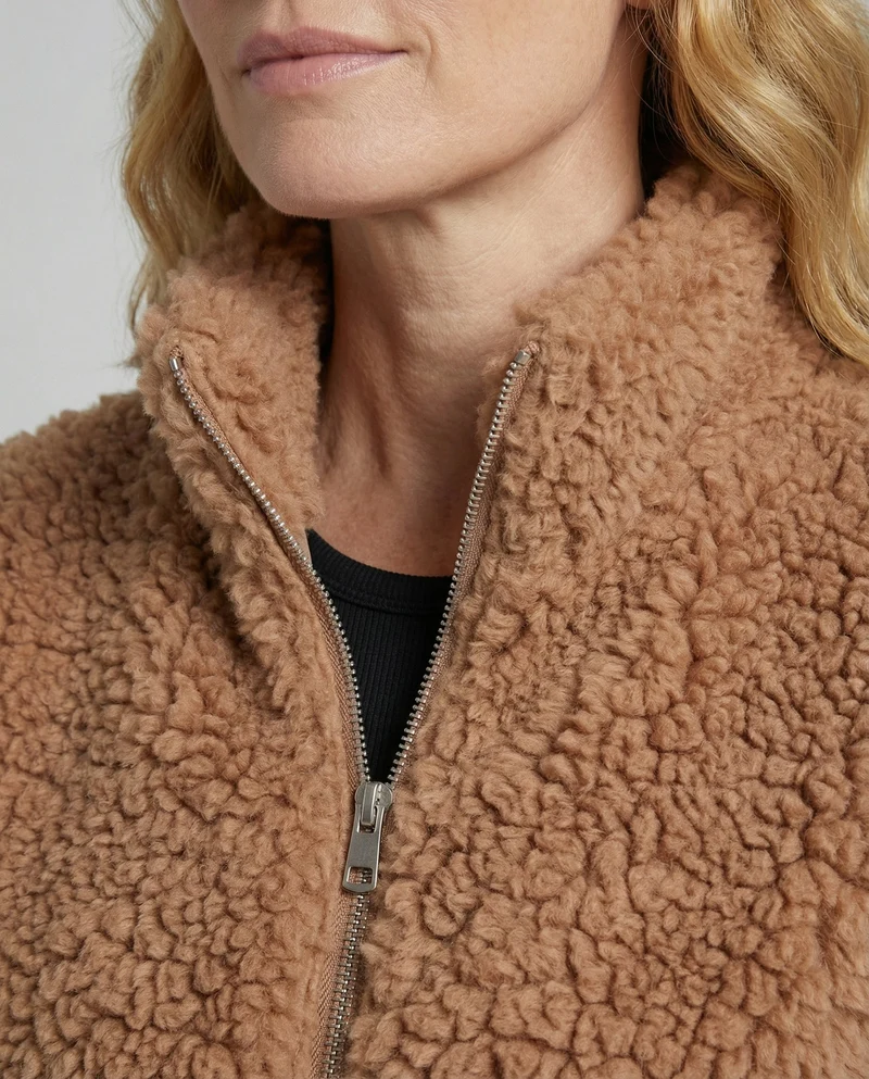 Kuschelige Teddyjacke in Zimtbraun mit Zipper & Cropped Schnitt