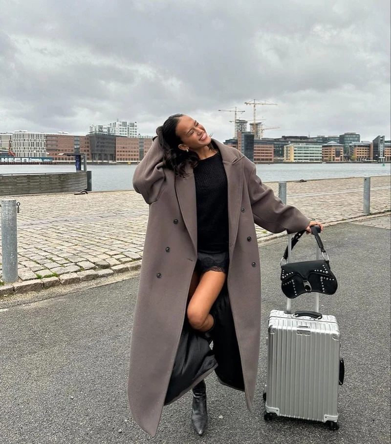 Damenjacke - Langer Trenchcoat mit Reverskragen