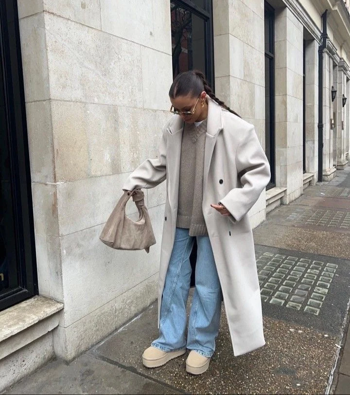 Damenjacke - Langer Trenchcoat mit Reverskragen