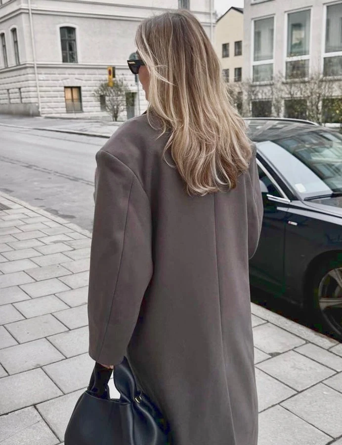Damenjacke - Langer Trenchcoat mit Reverskragen