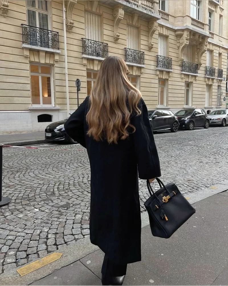 Damenjacke - Langer Trenchcoat mit Reverskragen