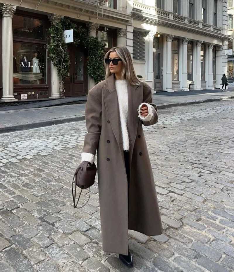 Damenjacke - Langer Trenchcoat mit Reverskragen