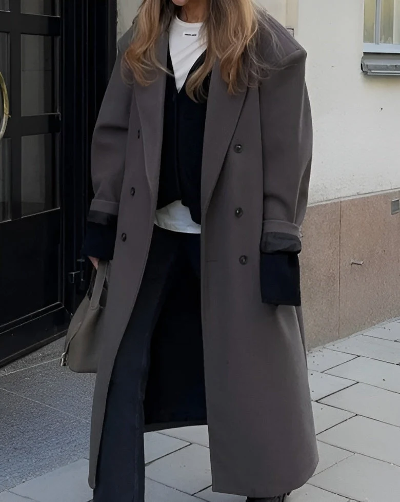 Damenjacke - Langer Trenchcoat mit Reverskragen
