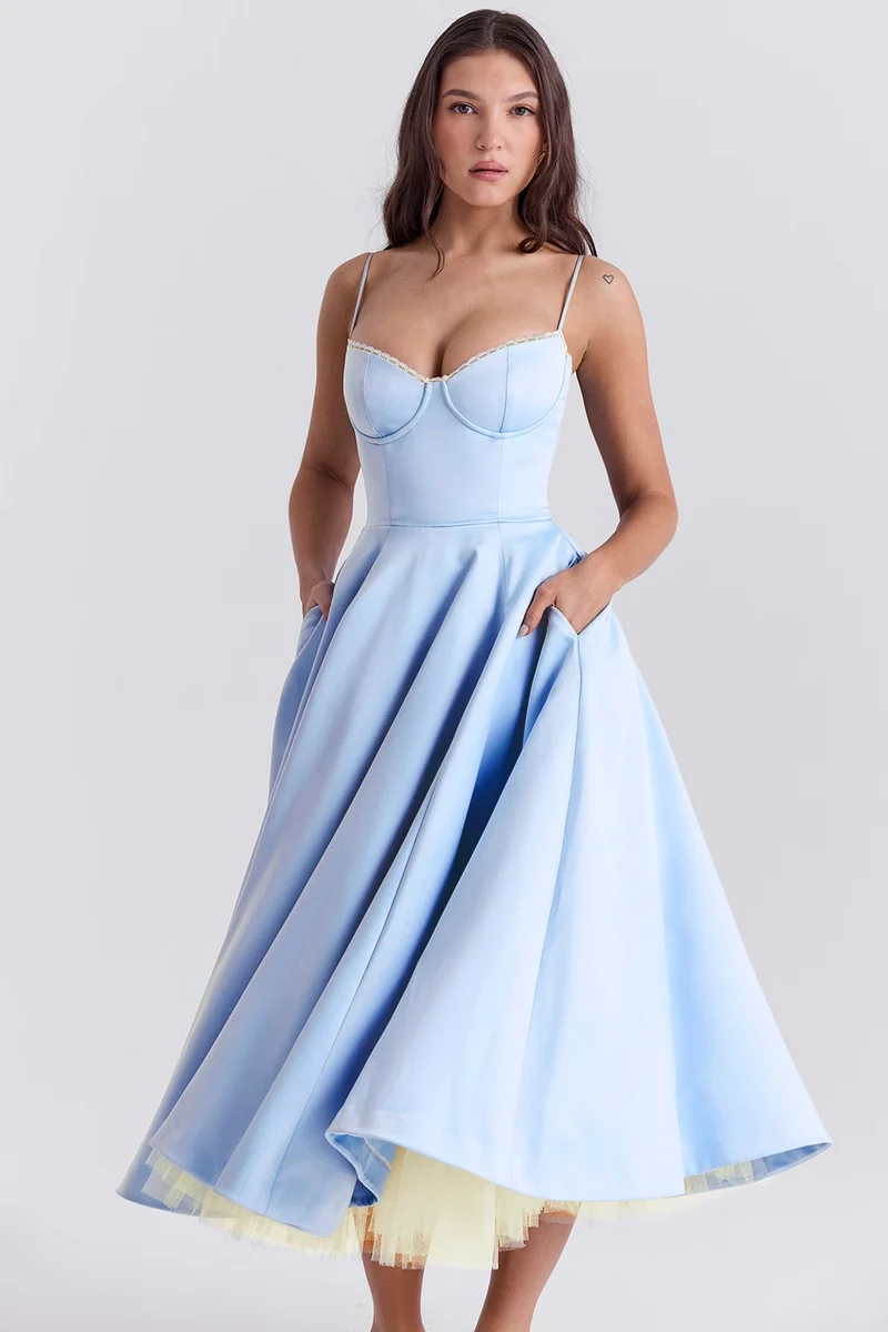 Luxuriös Ausgestellte Kleid mit Spaghettiträgern für Frauen Hochzeit, Braut und Fest Kasana