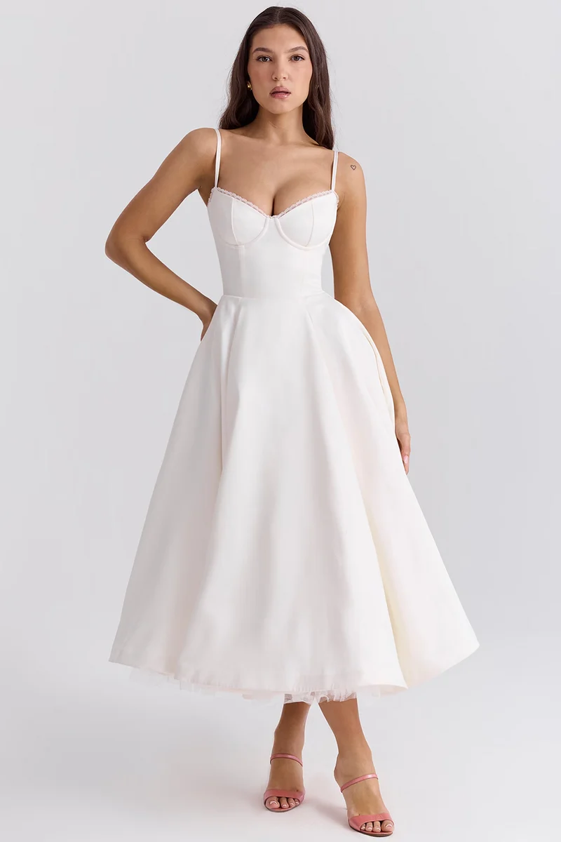 Luxuriös Ausgestellte Kleid mit Spaghettiträgern für Frauen Hochzeit, Braut und Fest Kasana