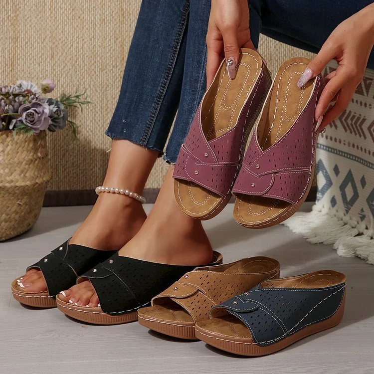 Damen Komfortable Wedgesandalen mit Lochmuster Nord Taschen