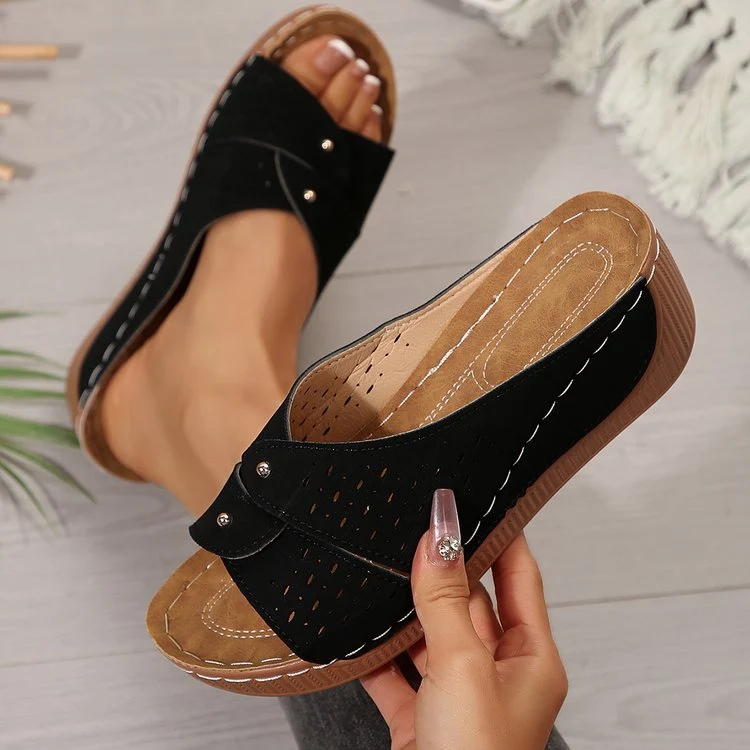Damen Komfortable Wedgesandalen mit Lochmuster Nord Taschen