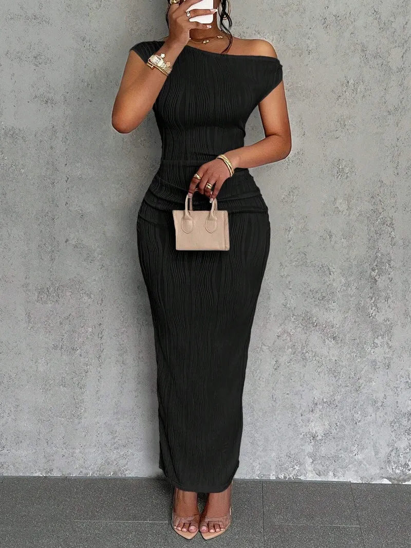 Damen Elegantes und figurbetontes Maxikleid mit einem Schulterdesign
